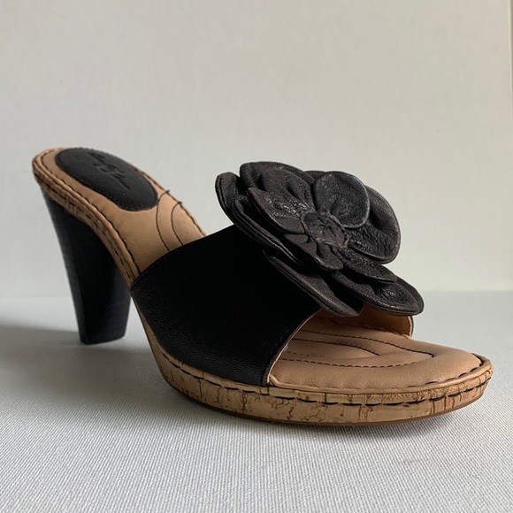 Børn Leather Flower Sandal with 4 Inch Heel—Size 10/42 - Picture 9 of 11